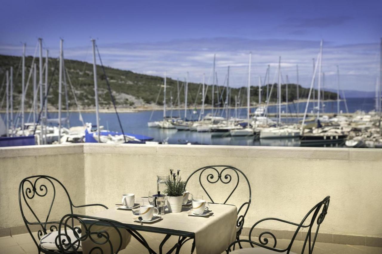 Apartment Aci Marina Cres Εξωτερικό φωτογραφία